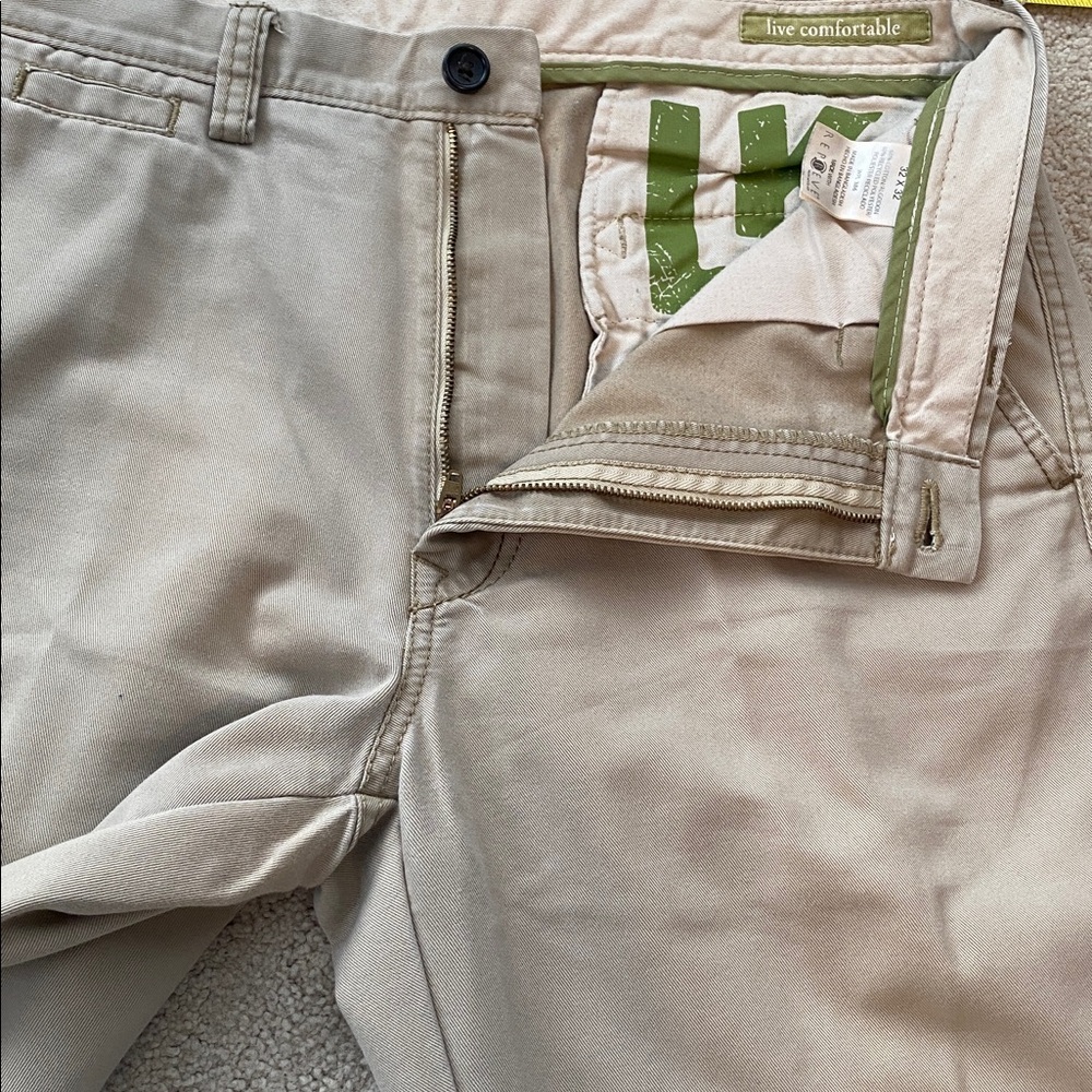 Life khaki a HAGGAR Co. relaxed straight 32X32 cotton/poly blend khaki pants - Picture 15 of 16